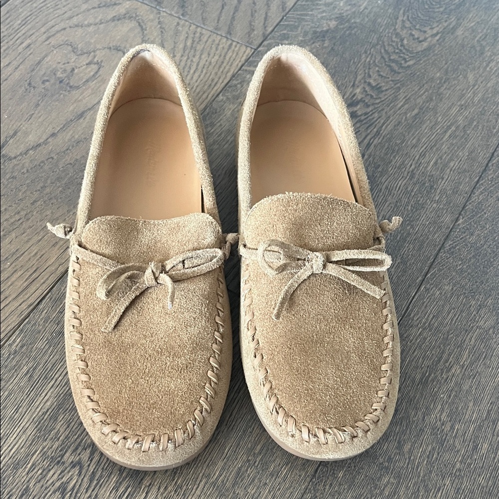 Madewell Suede Moccasin Loafers in Beige with Bow